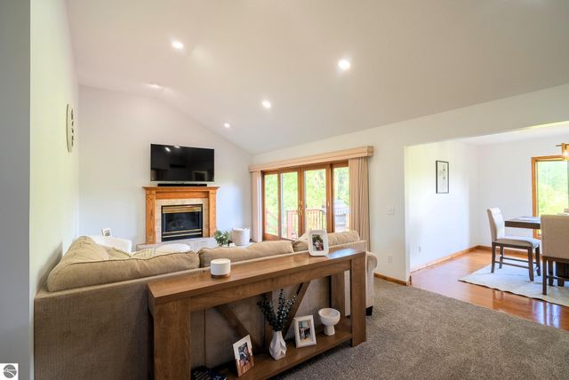 296 Coachman Drive, Mt Pleasant, MI 48858