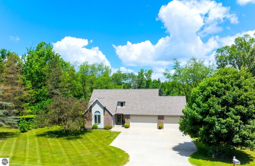 296 Coachman Drive, Mt Pleasant, MI 48858