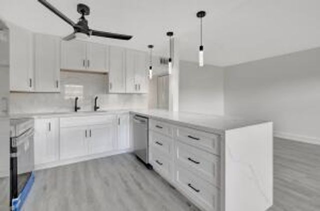 2053 Wolverton C, Boca Raton, FL 33434