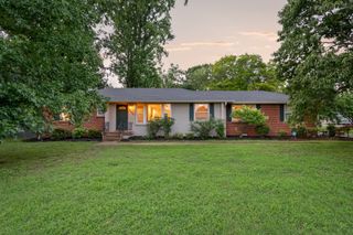 2940 Fernbrook Ln, Nashville, TN 37214