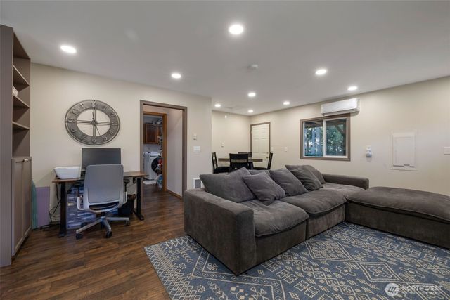 37905 250th Avenue SE, Enumclaw, WA 98022