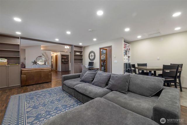 37905 250th Avenue SE, Enumclaw, WA 98022