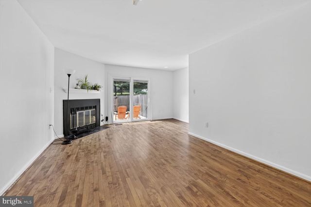 6309 CHIMNEY WOOD CT, Alexandria, VA 22306