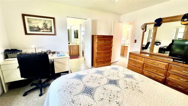 5437 Mendoza St, West Palm Beach, FL 33415