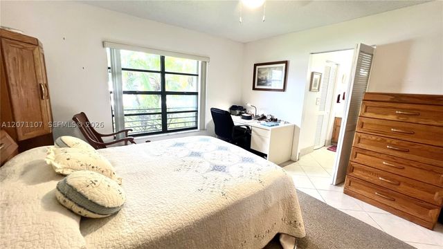 5437 Mendoza St, West Palm Beach, FL 33415