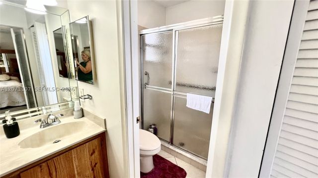 5437 Mendoza St, West Palm Beach, FL 33415