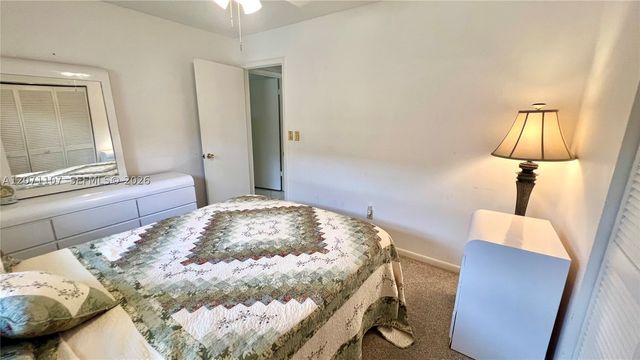 5437 Mendoza St, West Palm Beach, FL 33415