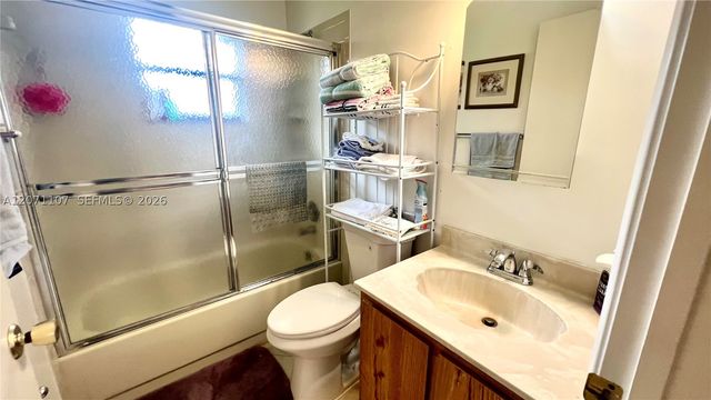 5437 Mendoza St, West Palm Beach, FL 33415