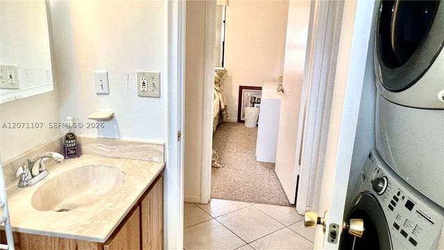5437 Mendoza St, West Palm Beach, FL 33415