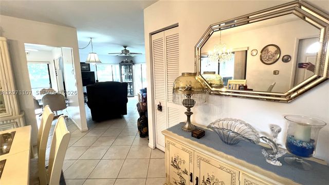 5437 Mendoza St, West Palm Beach, FL 33415