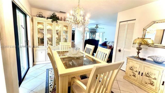 5437 Mendoza St, West Palm Beach, FL 33415