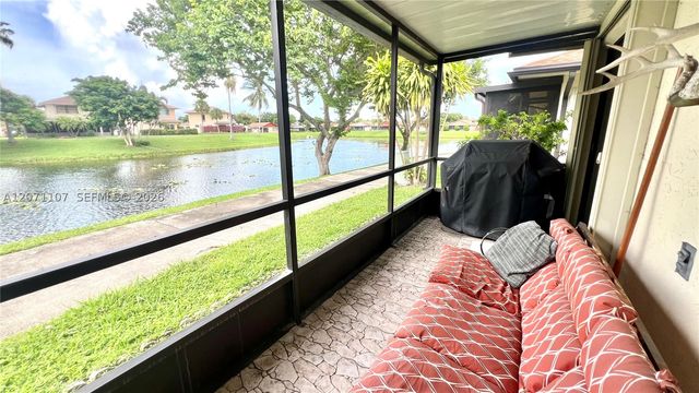 5437 Mendoza St, West Palm Beach, FL 33415