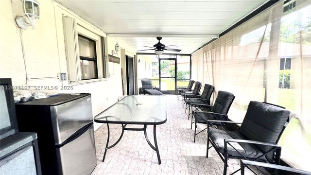 5437 Mendoza St, West Palm Beach, FL 33415