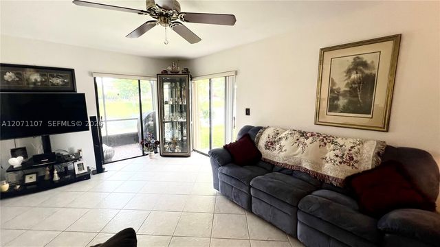 5437 Mendoza St, West Palm Beach, FL 33415
