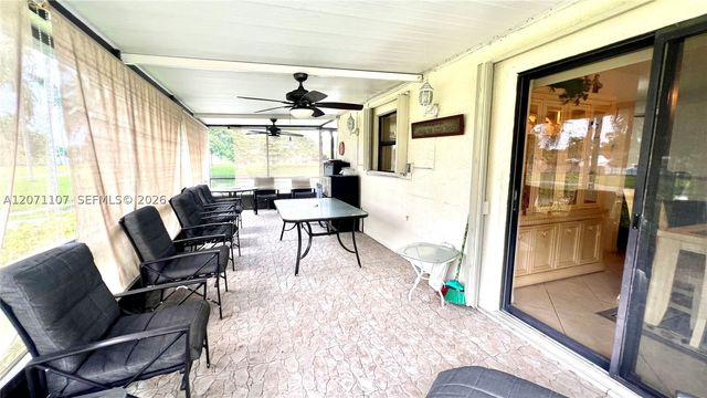 5437 Mendoza St, West Palm Beach, FL 33415