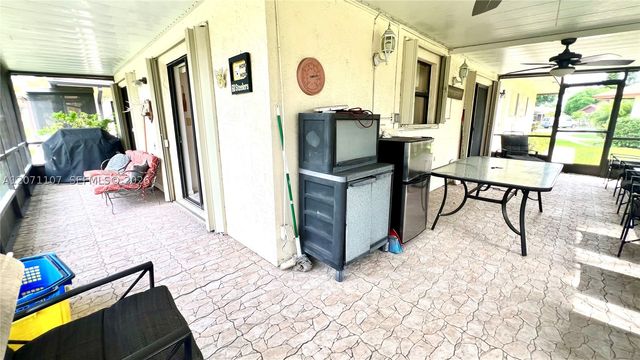 5437 Mendoza St, West Palm Beach, FL 33415