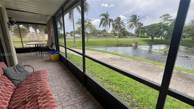5437 Mendoza St, West Palm Beach, FL 33415