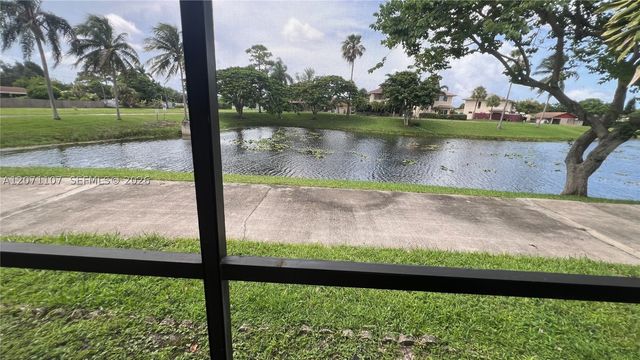 5437 Mendoza St, West Palm Beach, FL 33415