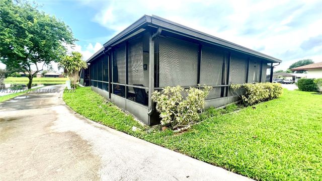 5437 Mendoza St, West Palm Beach, FL 33415