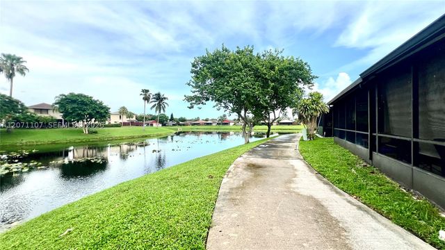 5437 Mendoza St, West Palm Beach, FL 33415