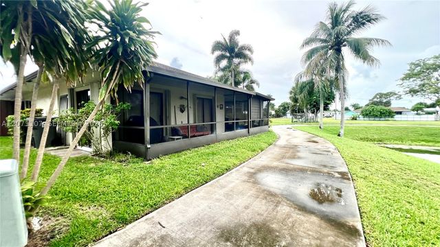 5437 Mendoza St, West Palm Beach, FL 33415