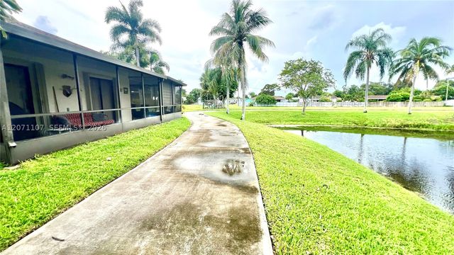 5437 Mendoza St, West Palm Beach, FL 33415
