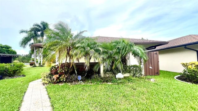 5437 Mendoza St, West Palm Beach, FL 33415