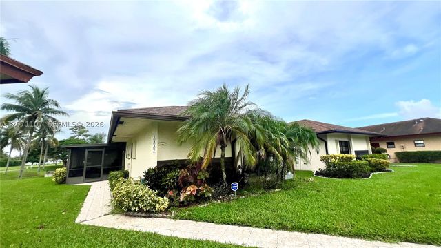5437 Mendoza St, West Palm Beach, FL 33415