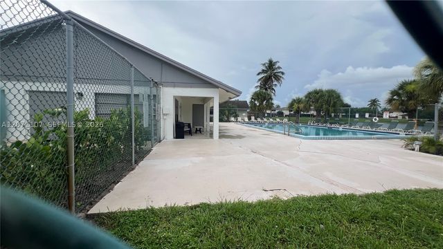 5437 Mendoza St, West Palm Beach, FL 33415
