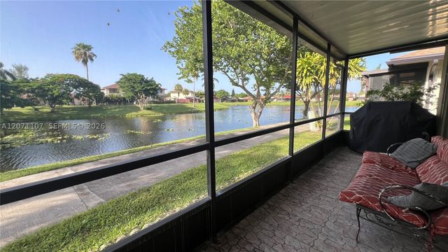 5437 Mendoza St, West Palm Beach, FL 33415