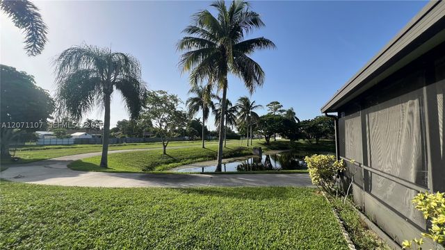 5437 Mendoza St, West Palm Beach, FL 33415