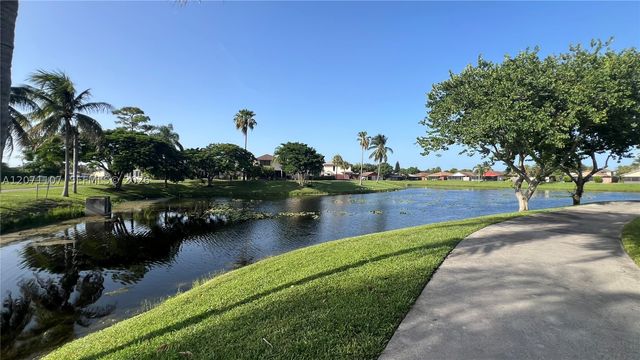 5437 Mendoza St, West Palm Beach, FL 33415