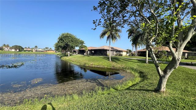 5437 Mendoza St, West Palm Beach, FL 33415