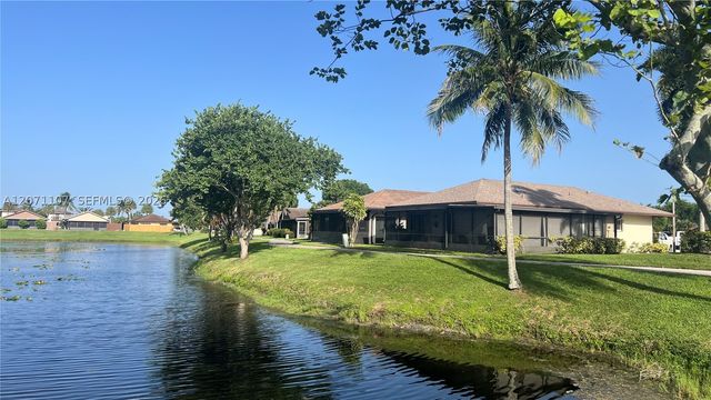 5437 Mendoza St, West Palm Beach, FL 33415