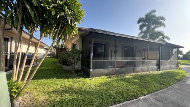 5437 Mendoza St, West Palm Beach, FL 33415