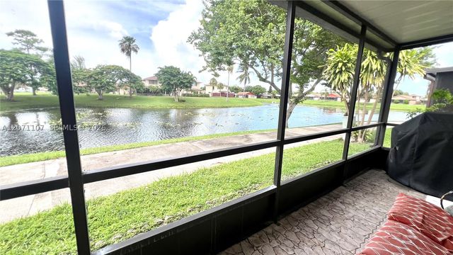 5437 Mendoza St, West Palm Beach, FL 33415