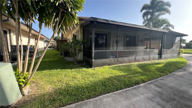 5437 Mendoza St, West Palm Beach, FL 33415