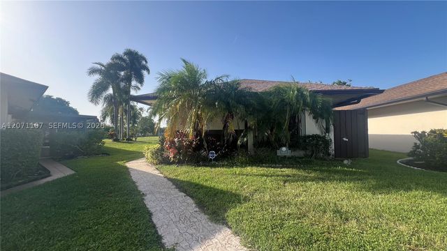 5437 Mendoza St, West Palm Beach, FL 33415