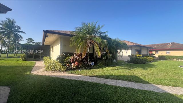 5437 Mendoza St, West Palm Beach, FL 33415