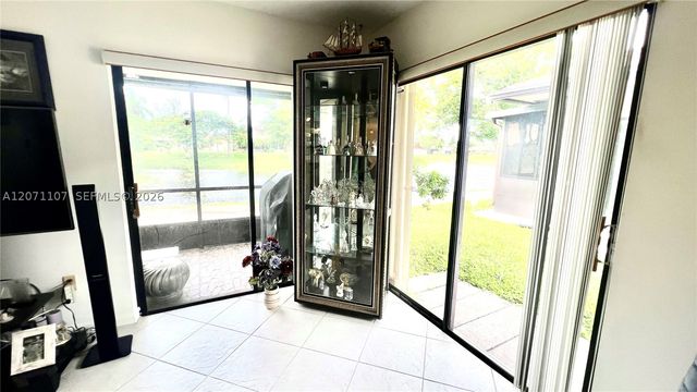 5437 Mendoza St, West Palm Beach, FL 33415