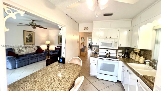 5437 Mendoza St, West Palm Beach, FL 33415