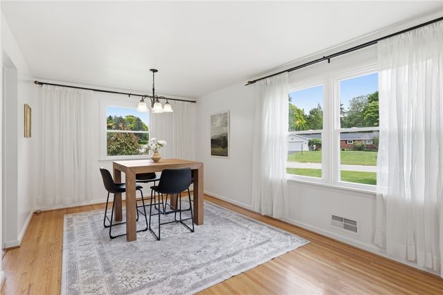 210 Crandon Way, Brighton, NY 14618