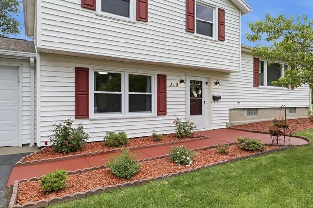210 Crandon Way, Brighton, NY 14618