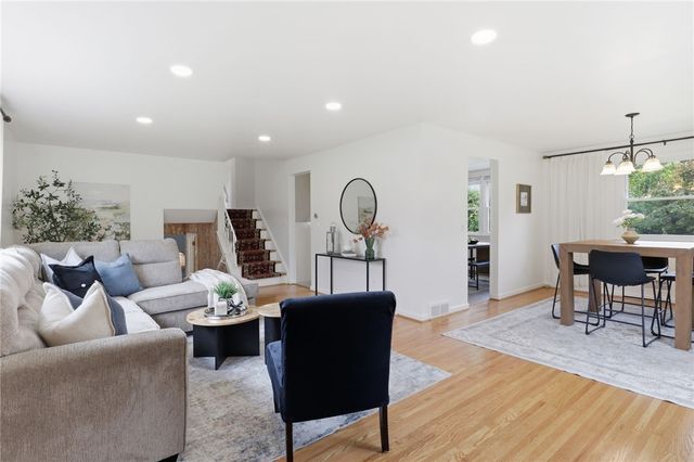 210 Crandon Way, Brighton, NY 14618