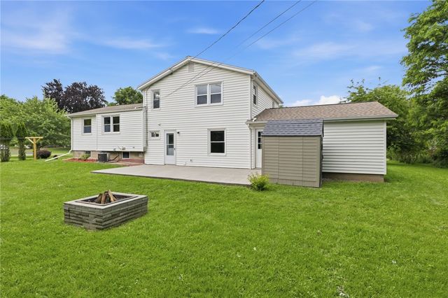 210 Crandon Way, Brighton, NY 14618