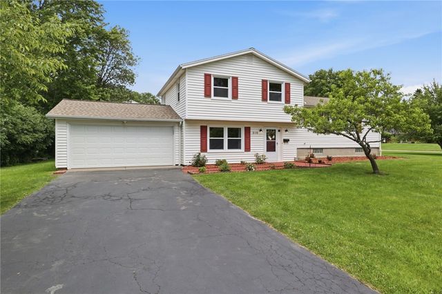 210 Crandon Way, Brighton, NY 14618