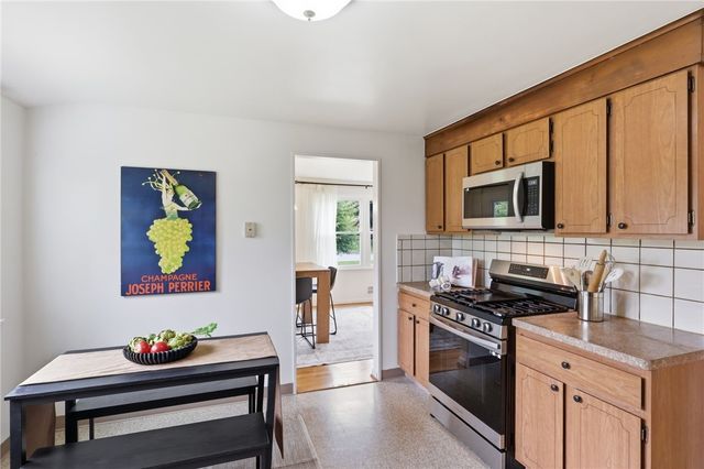 210 Crandon Way, Brighton, NY 14618