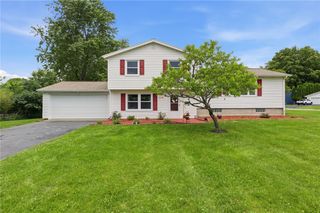 210 Crandon Way, Brighton, NY 14618