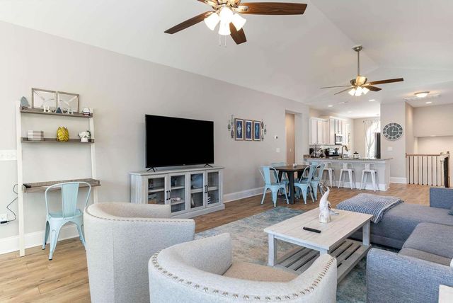 517 9th Ave. S, North Myrtle Beach, SC 29582