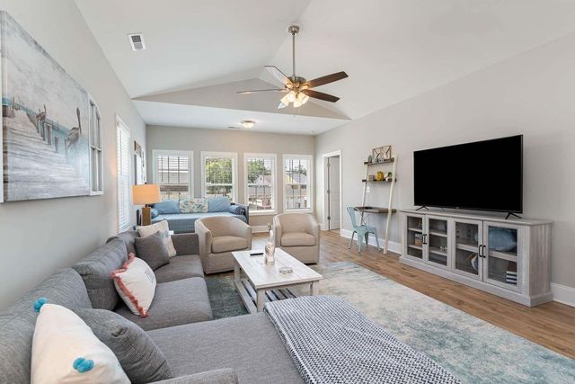 517 9th Ave. S, North Myrtle Beach, SC 29582